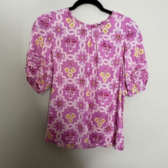 Ann Taylor Tile Print Mini Ruffle Sleeve Top SZ XS Pink White Floral Print - Picture 2 of 6